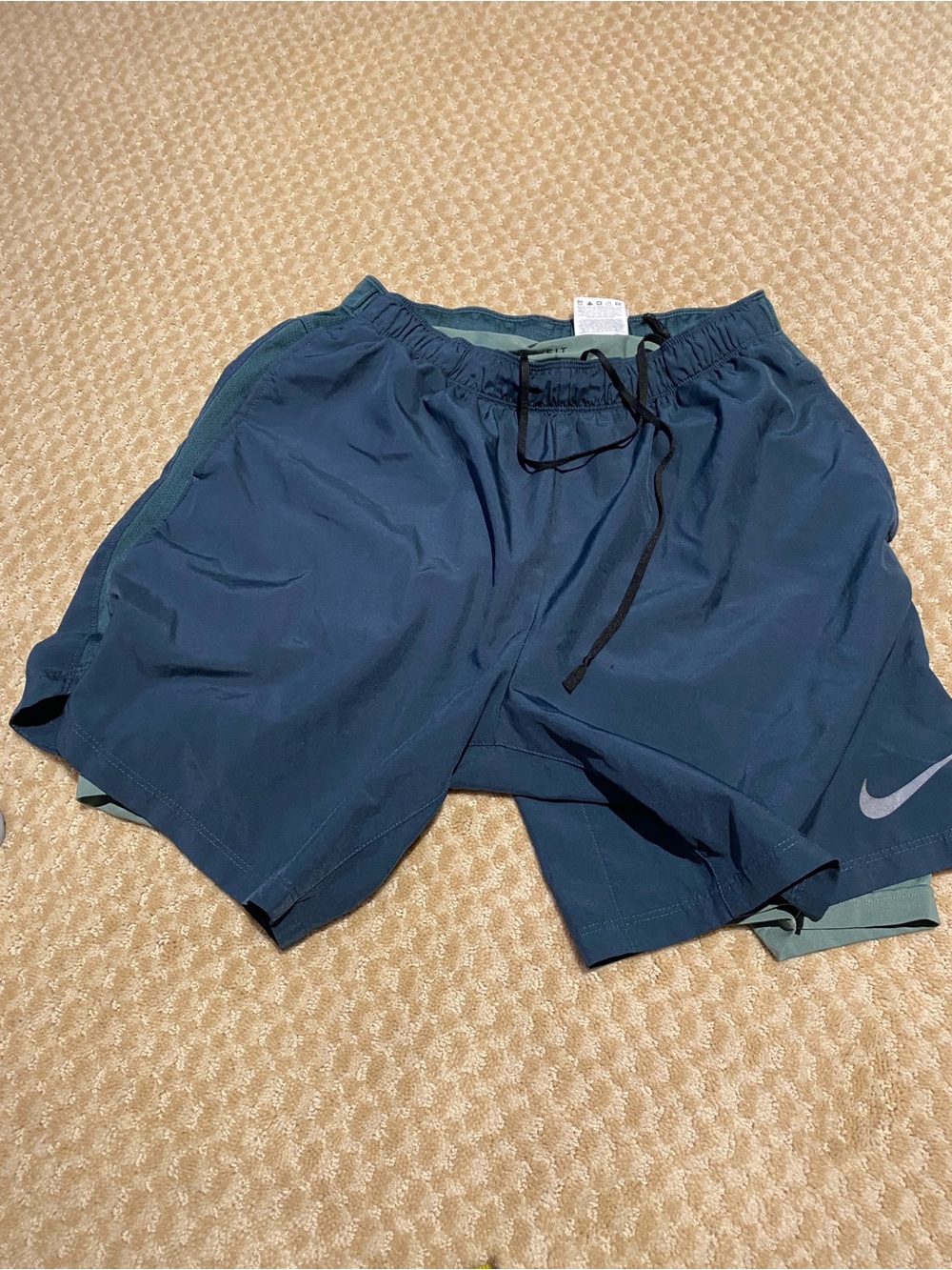 Nike 2 in 1 shorts light green large running shorts  908784-328